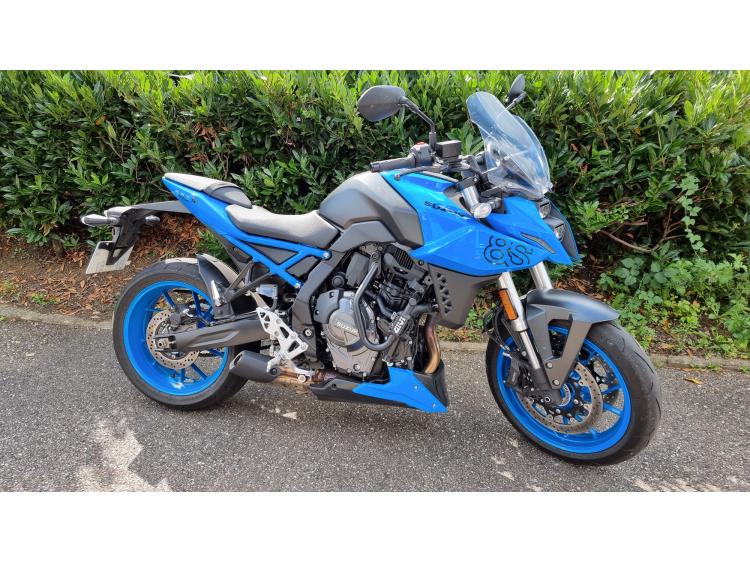 SUZUKI GSX-8S MOTORS 54 