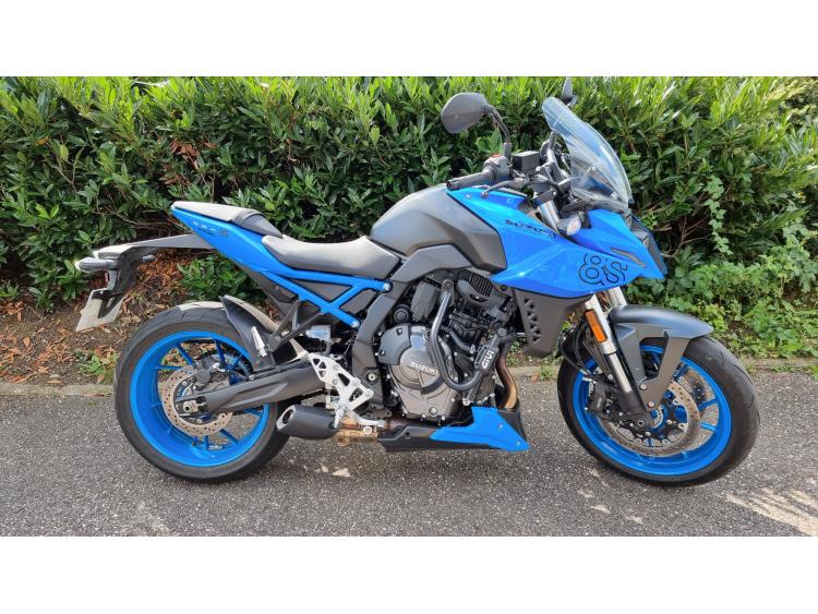 SUZUKI GSX-8S MOTORS 54 