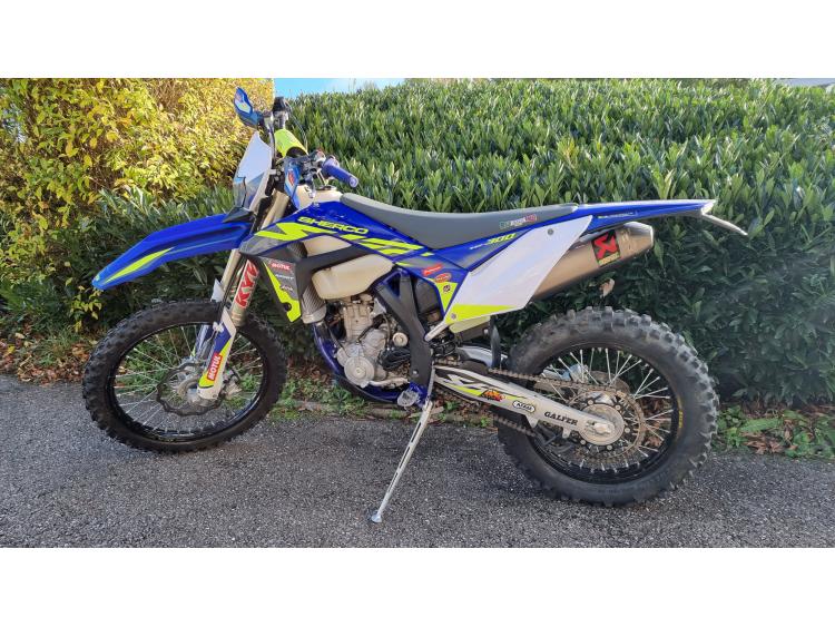ENDURO SHERCO SEF 300 4T FACTORY 2022 MOTORS 54 à partir de 165.18€/ mois sur 60 mois 